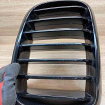 7303107  RH Front bumper upper radiator grill BMW X5 F15