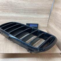 7303107  RH Front bumper upper radiator grill BMW X5 F15