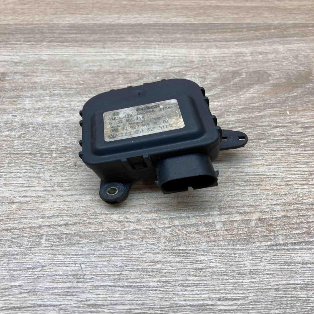 8D1820511B 0132801116  Air flap motor/actuator Volkswagen PASSAT B5