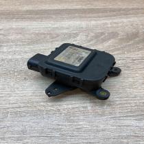 8D1820511B 0132801116  Air flap motor/actuator Volkswagen PASSAT B5