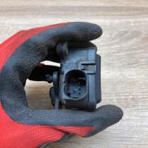 8D1820511B 0132801116  Air flap motor/actuator Volkswagen PASSAT B5