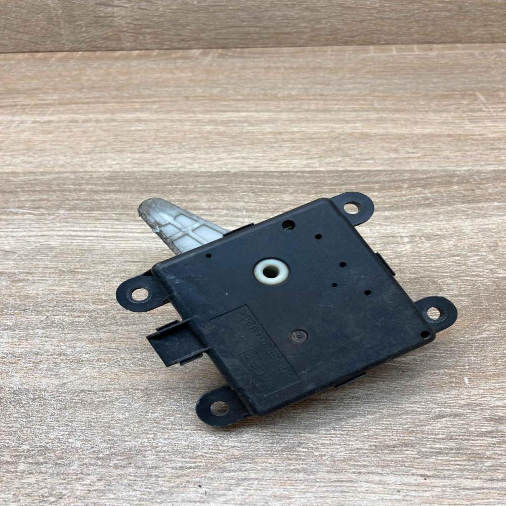 3K01030820 030321  Air flap motor/actuator Nissan 350Z