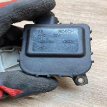 8d1820511e 0132801148  Air flap motor/actuator Audi A6 S6 C5 4B