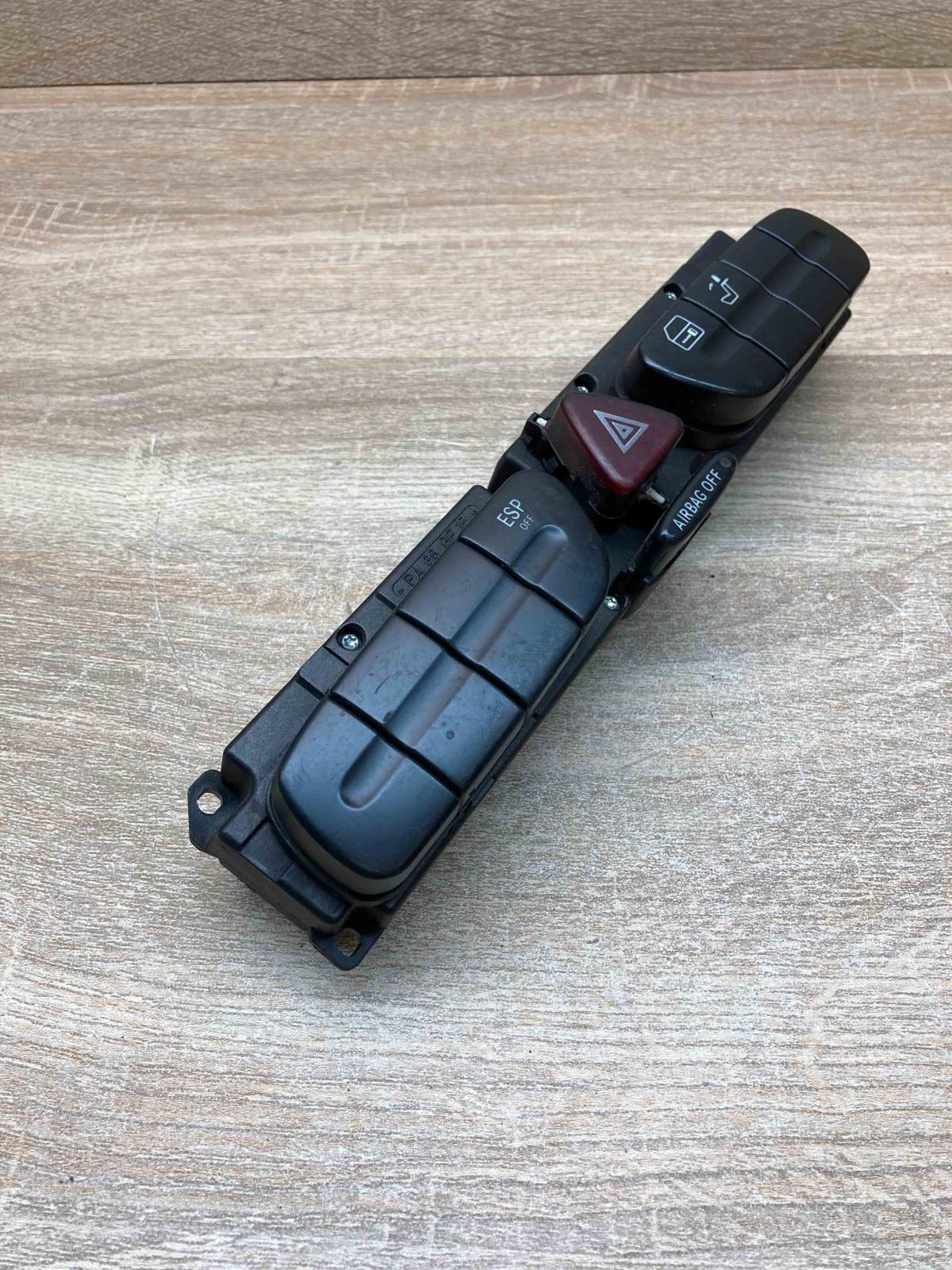2038214658   Hazard light switch Mercedes-Benz E W211