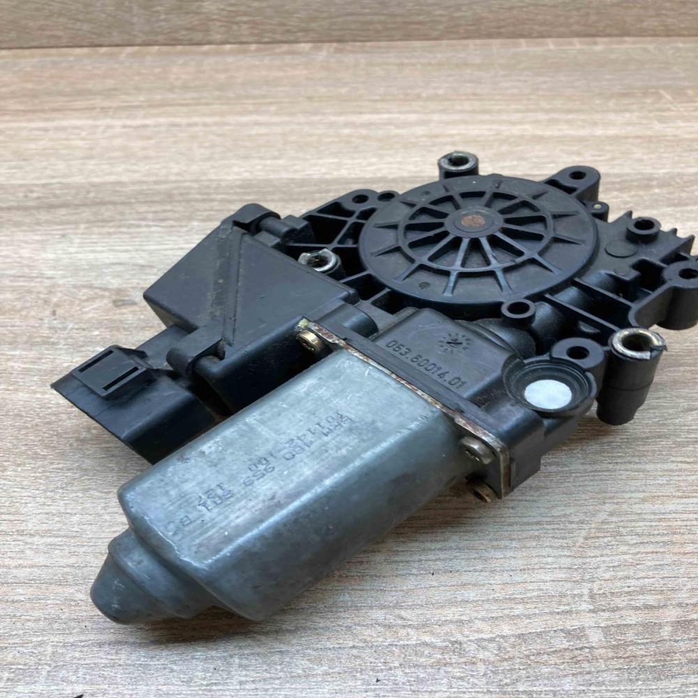 4B0959801B 101142 100  Rear door window regulator motor Audi A6 S6 C5 4B