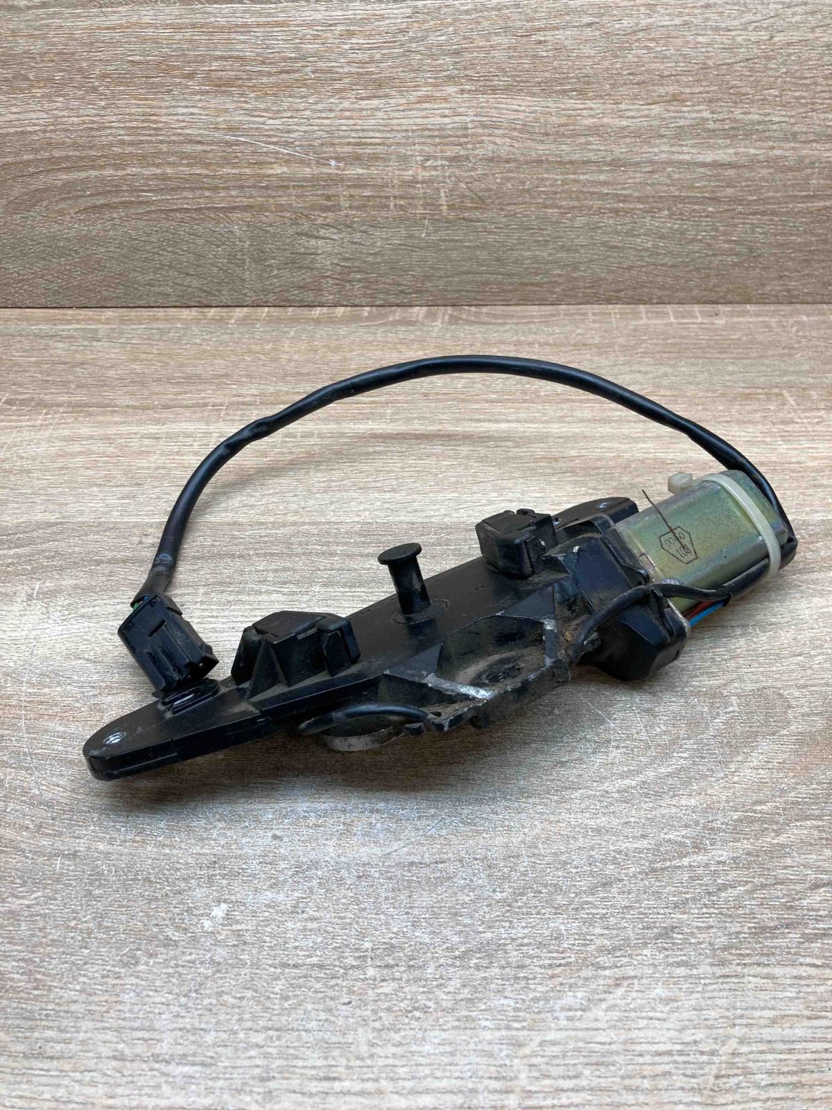 8362371   Tailgate/trunk/boot lock/catch/latch BMW 5 E39
