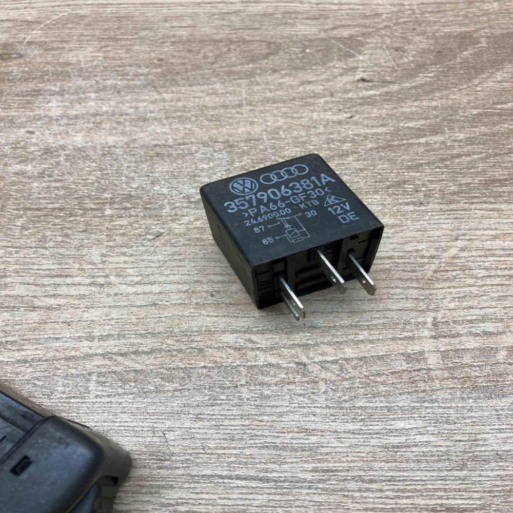 357906381A 109  Other relay Volkswagen Golf III