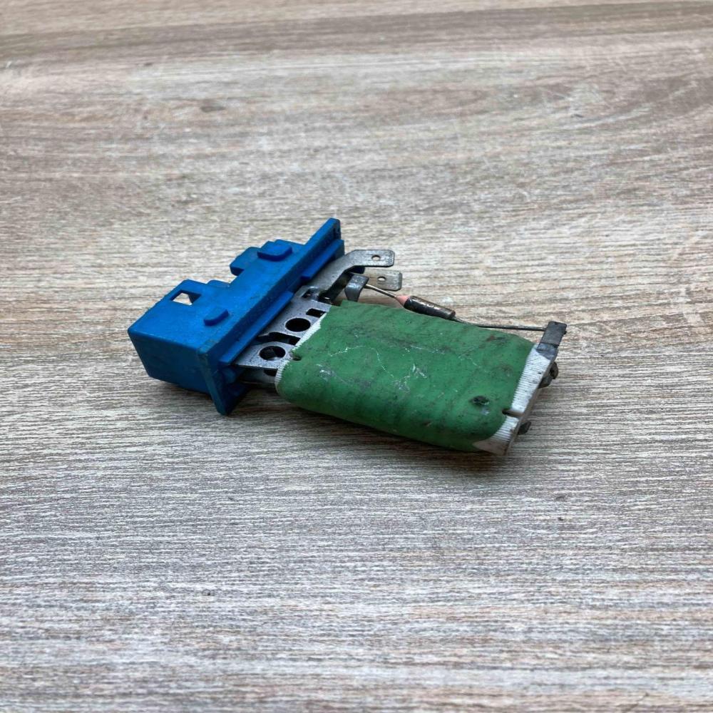2J710 65753 90586303  Heater blower motor/fan resistor Opel Vectra B