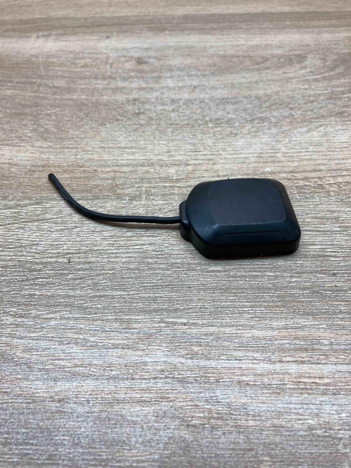 22090132 34048115  Aerial antenna amplifier Volvo S70  V70  V70 XC