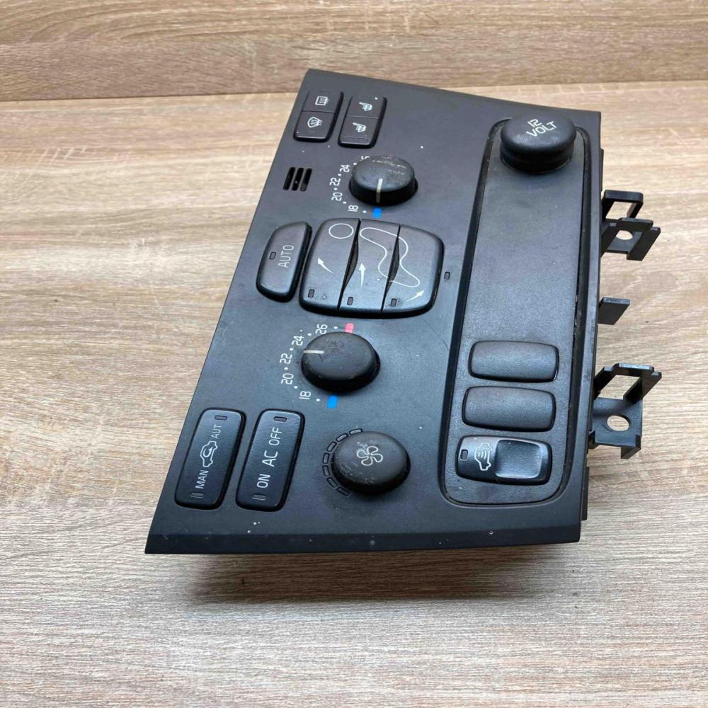 8691876 03W21E  Climate control unit Volvo V70