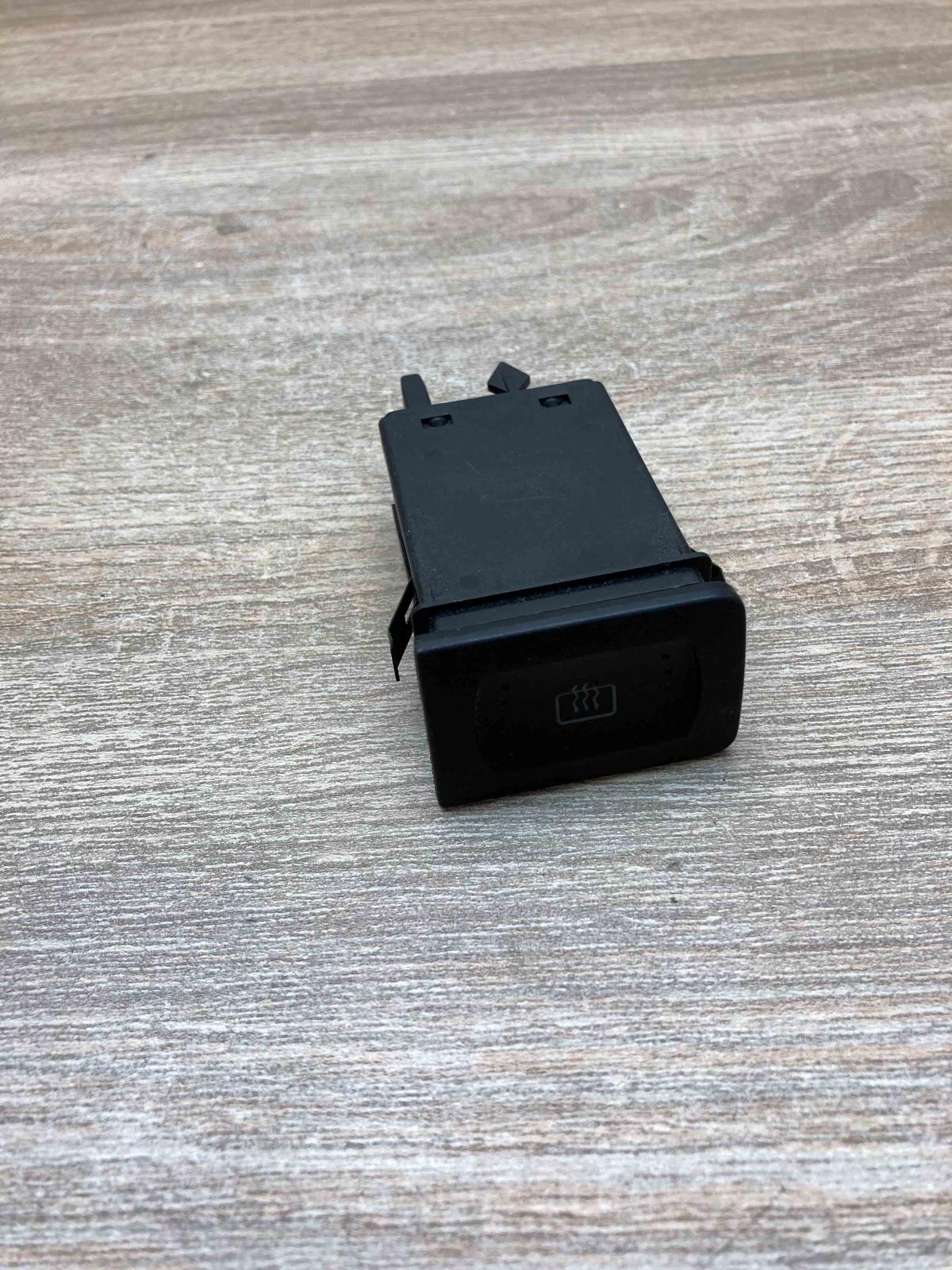 1J0953235A   Windscreen/window heater switch Volkswagen Golf IV