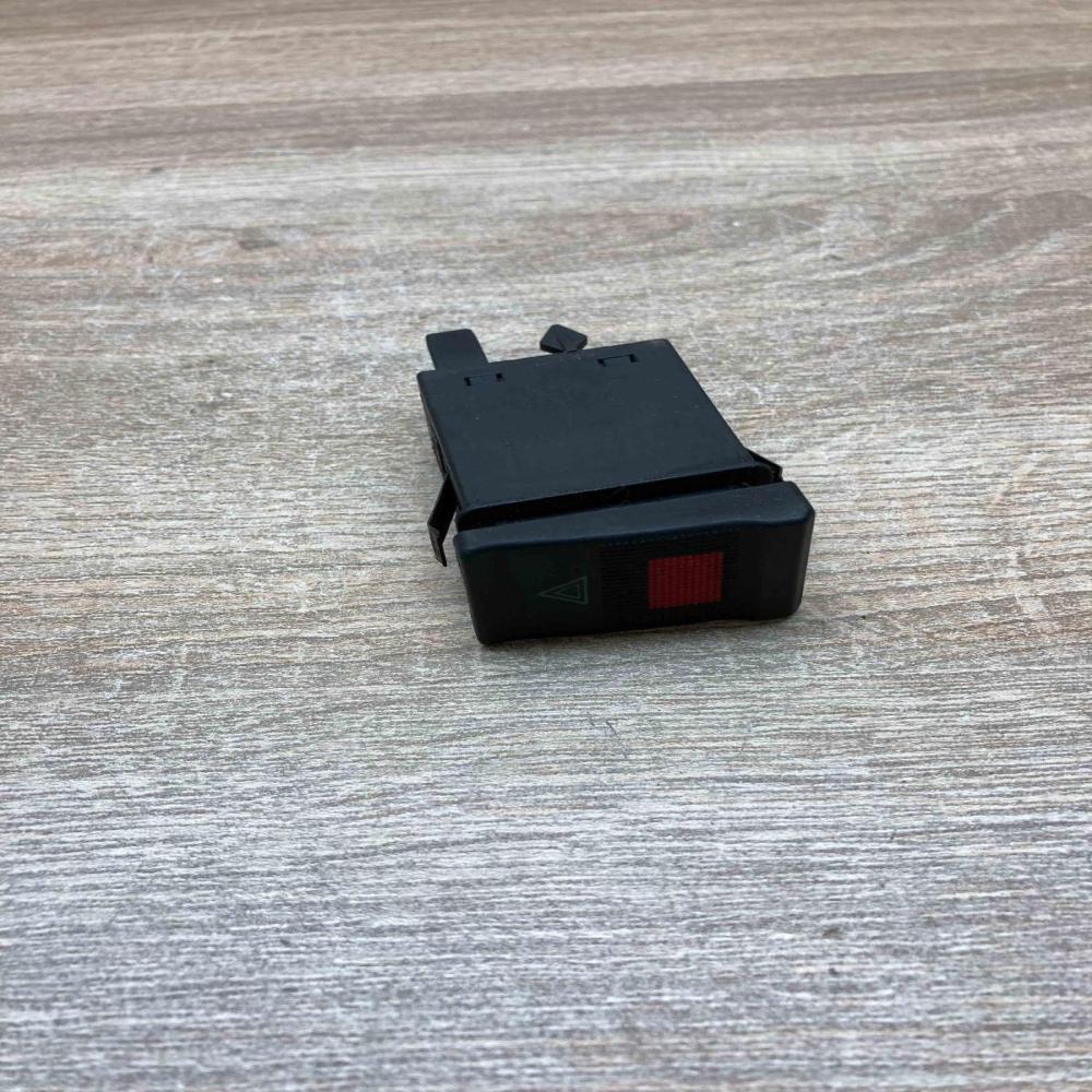 4A0941509   Hazard light switch Audi 80 90 S2 B4