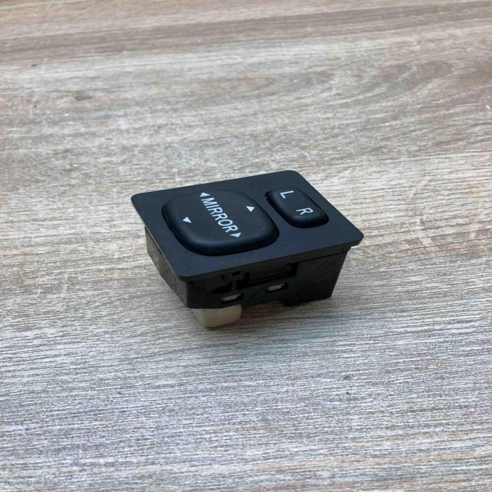 183574 769746D  Wing mirror switch Toyota Corolla E120 E130