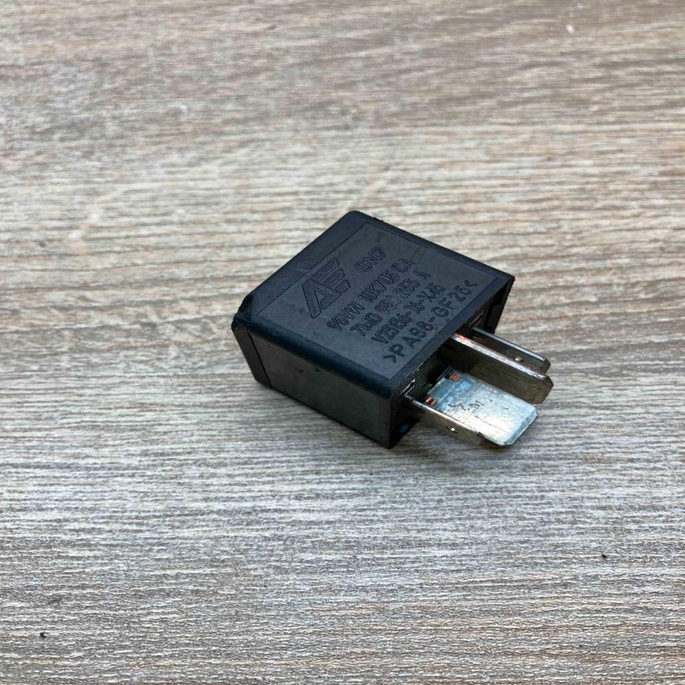 7M0951253A 95VW10K705CA  Other relay Volkswagen Golf IV