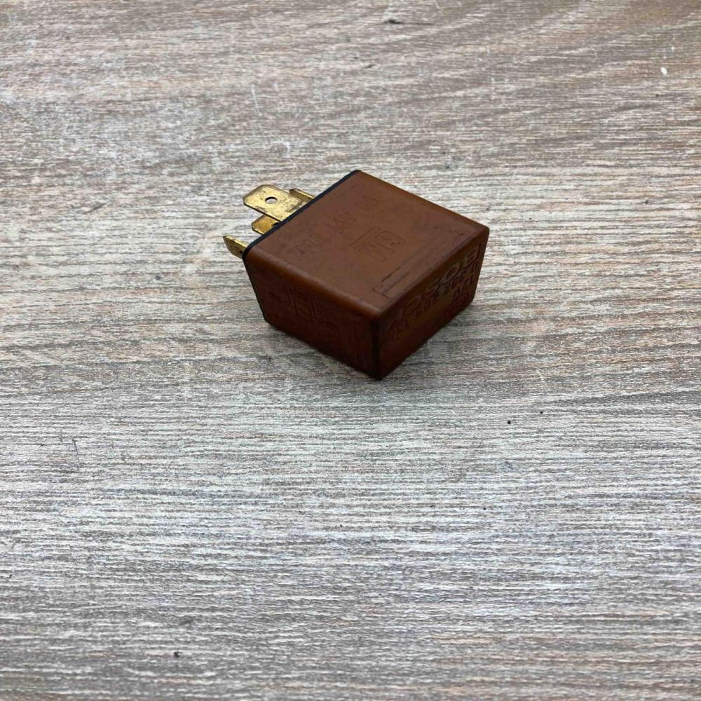 0332209136 90421316  Other relay Opel Signum