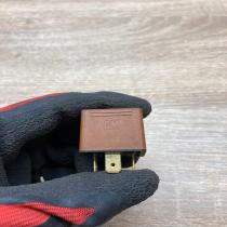 0332209136 90421316  Other relay Opel Signum