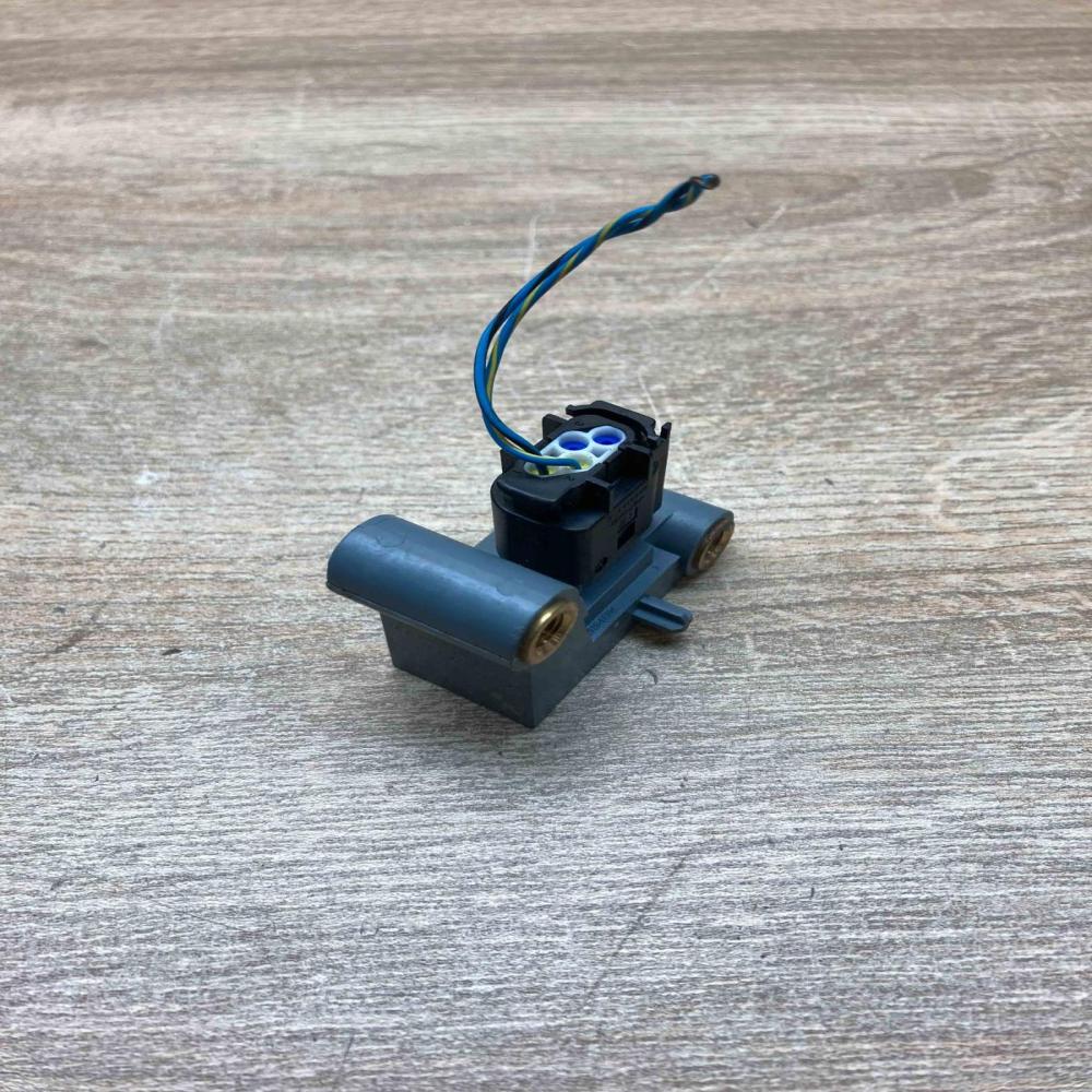 9159314   Airbag deployment crash/impact sensor BMW 5 F10 F11