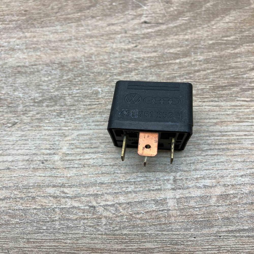 431951253H   Other relay Audi A4 S4 B5 8D