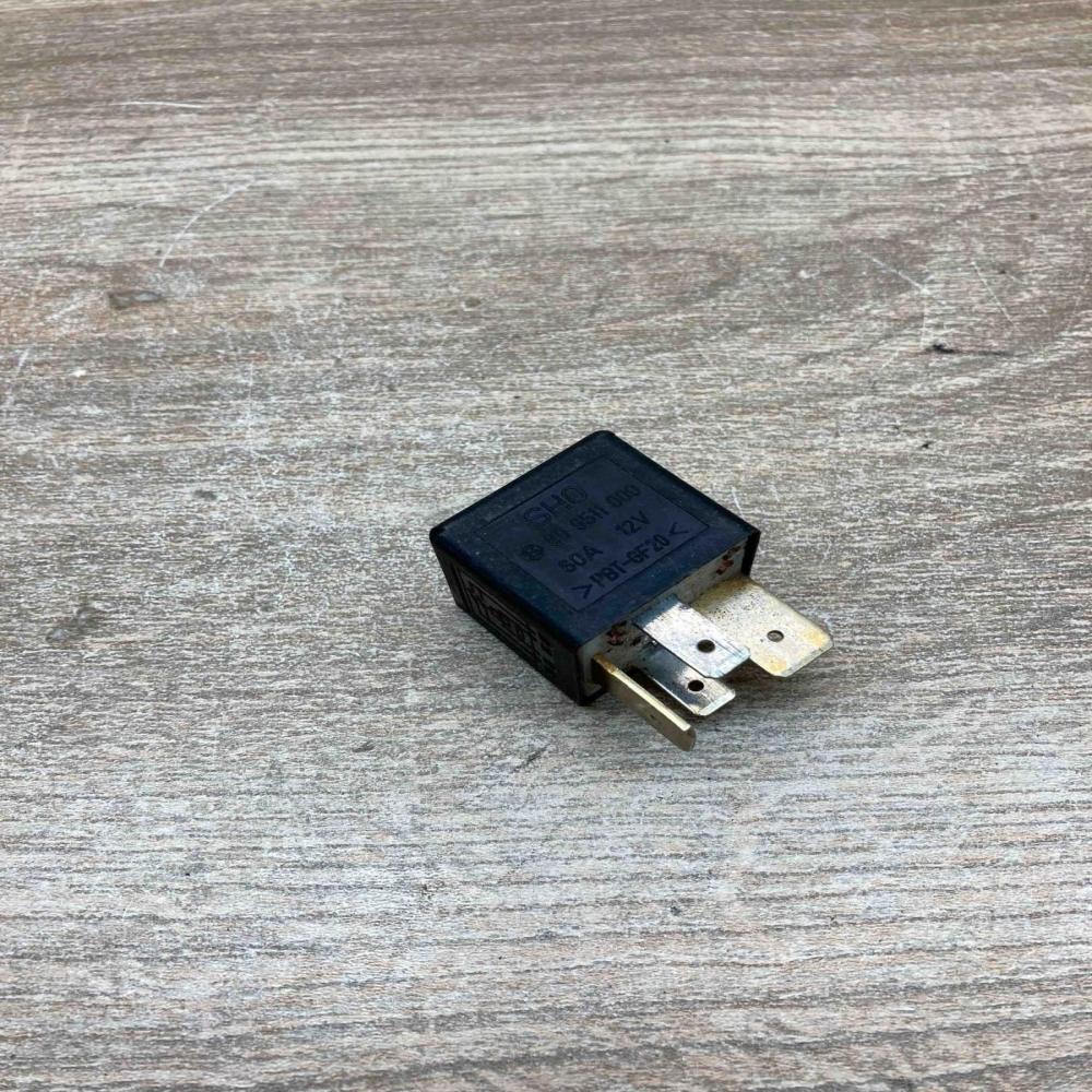 443951253J 899511000  Other relay Audi A4 S4 B5 8D