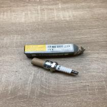 7700860235 BP5ESZ  Spark plug Renault Clio II
