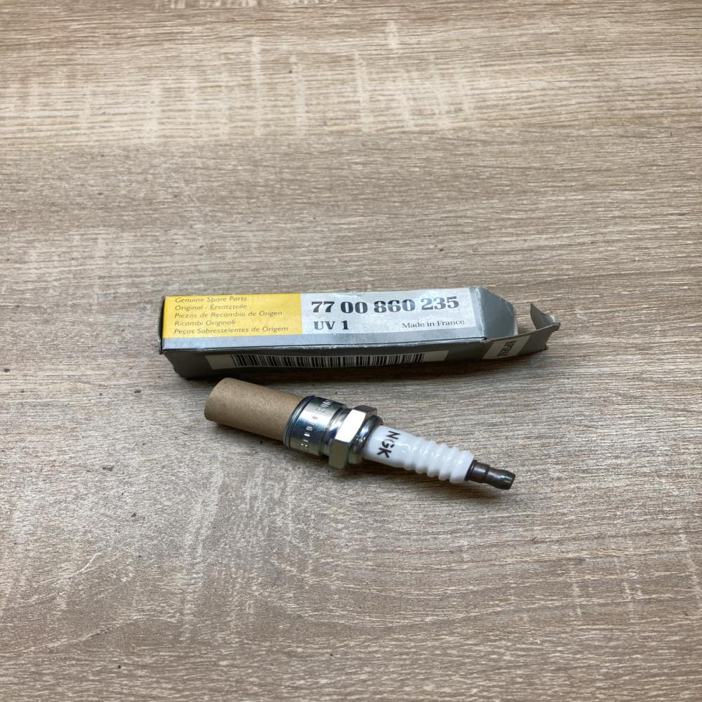 7700860235 BP5ESZ  Spark plug Renault Clio II