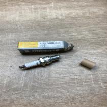 7700860235 BP5ESZ  Spark plug Renault Clio II