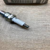 7700860235 BP5ESZ  Spark plug Renault Clio II