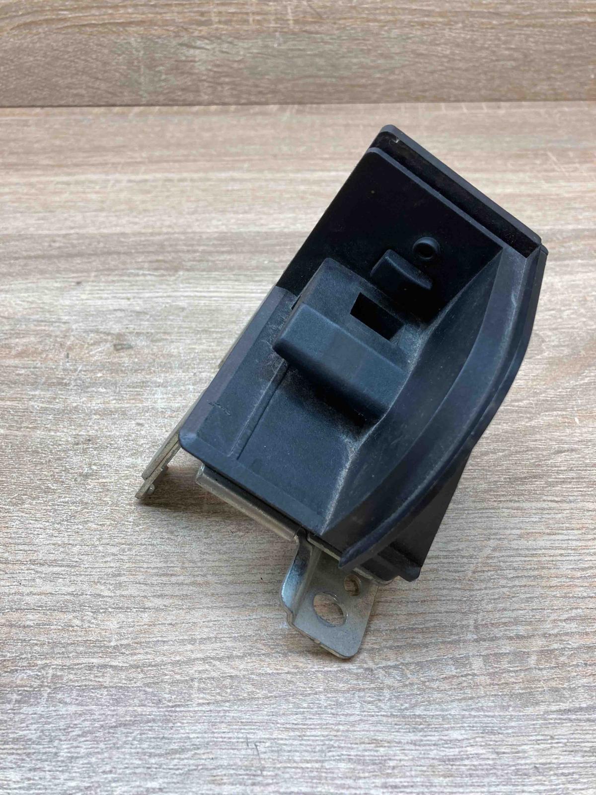 9168474 552200  Parcel shelf load cover mount bracket BMW 5 F10 F11