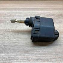 032008309   Headlight level adjustment motor Audi 80 90 S2 B4