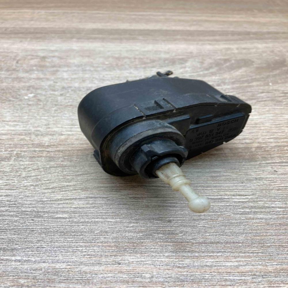 1H0941295A 0307851349 With Plug Headlight level adjustment motor Volkswagen Golf