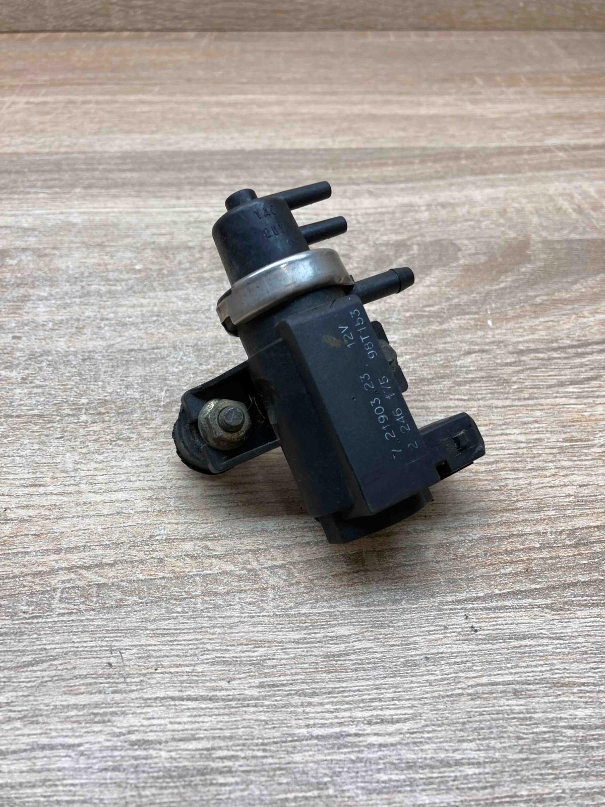 72190323 2246175  Turbo solenoid valve BMW 5 E39