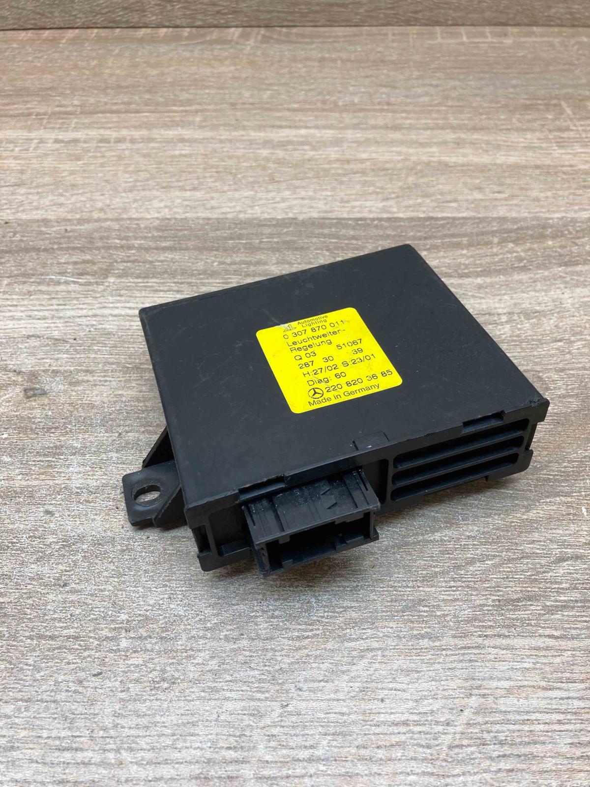 2208203685 0307870011  Light module LCM Mercedes-Benz S W220