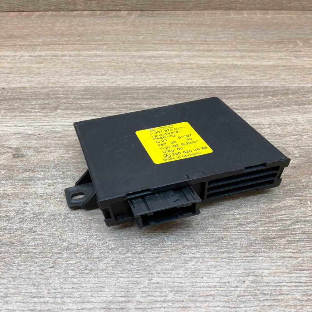 2208203685 0307870011  Light module LCM Mercedes-Benz S W220