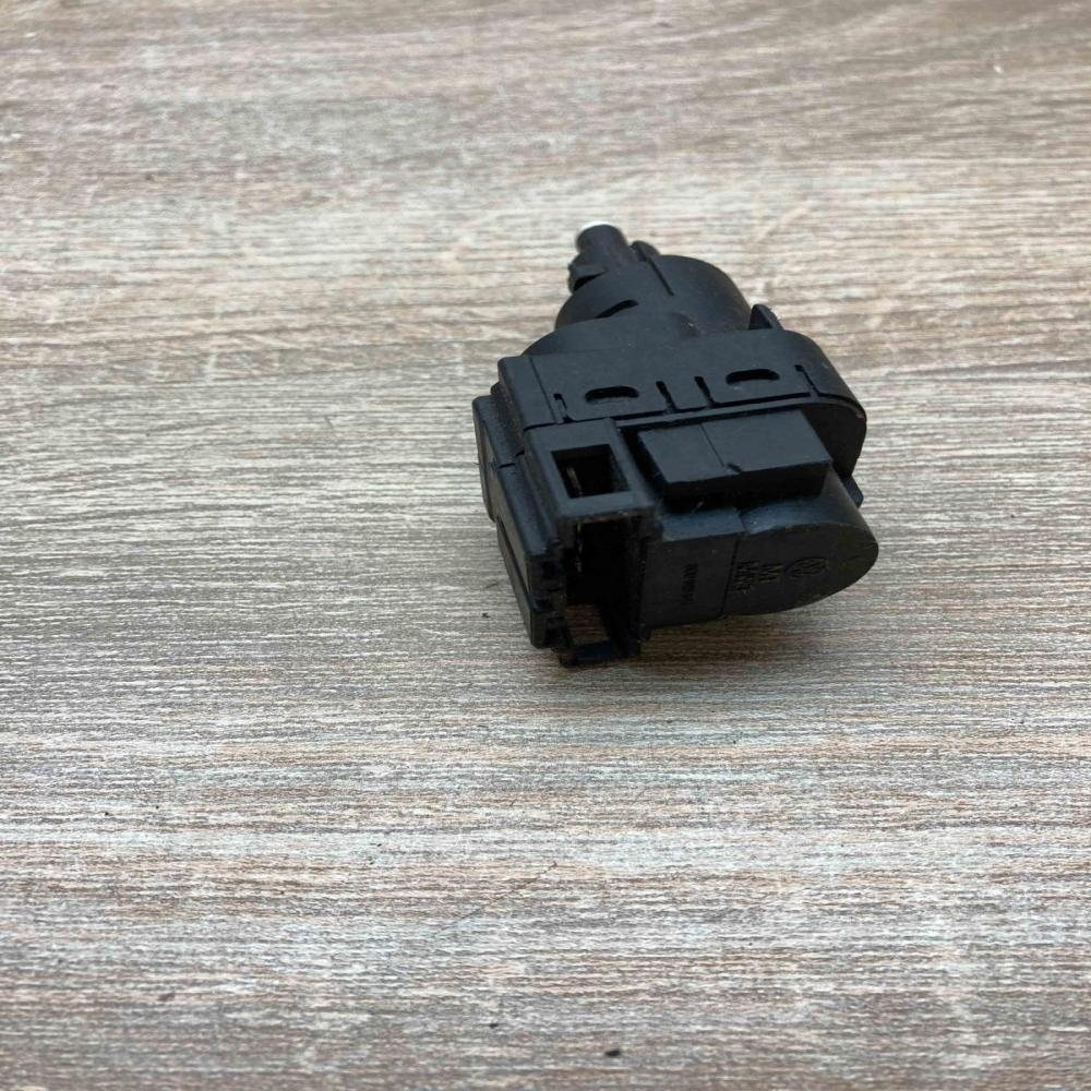 6Q0945511   Brake pedal sensor switch Volkswagen Polo