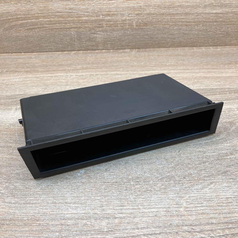 55520 33020   Dashboard storage box/compartment Toyota Yaris
