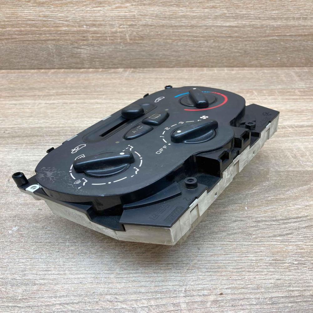 1068701   Climate control unit Peugeot 206
