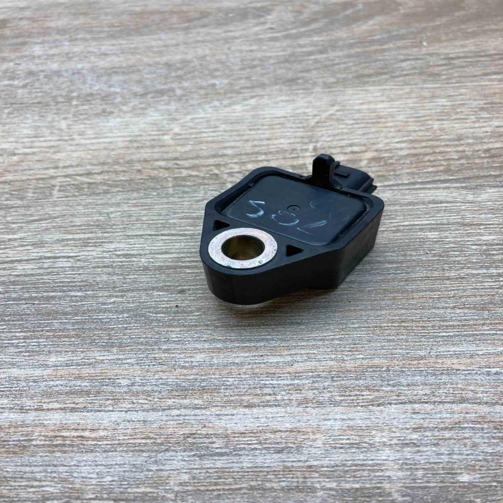 89173 06080   Airbag deployment crash/impact sensor Toyota Avensis Verso