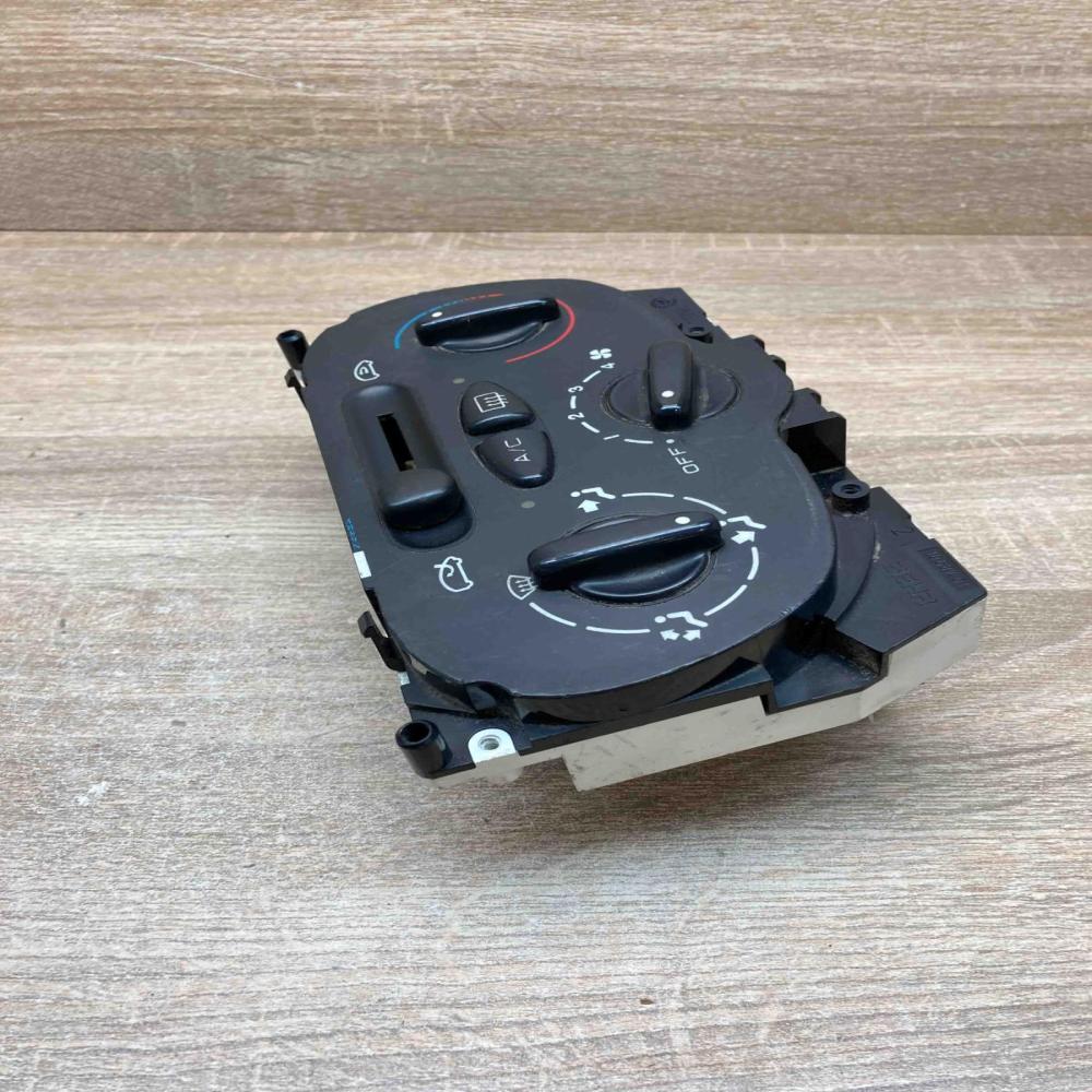 1068701  With Plug Climate control unit Peugeot 206
