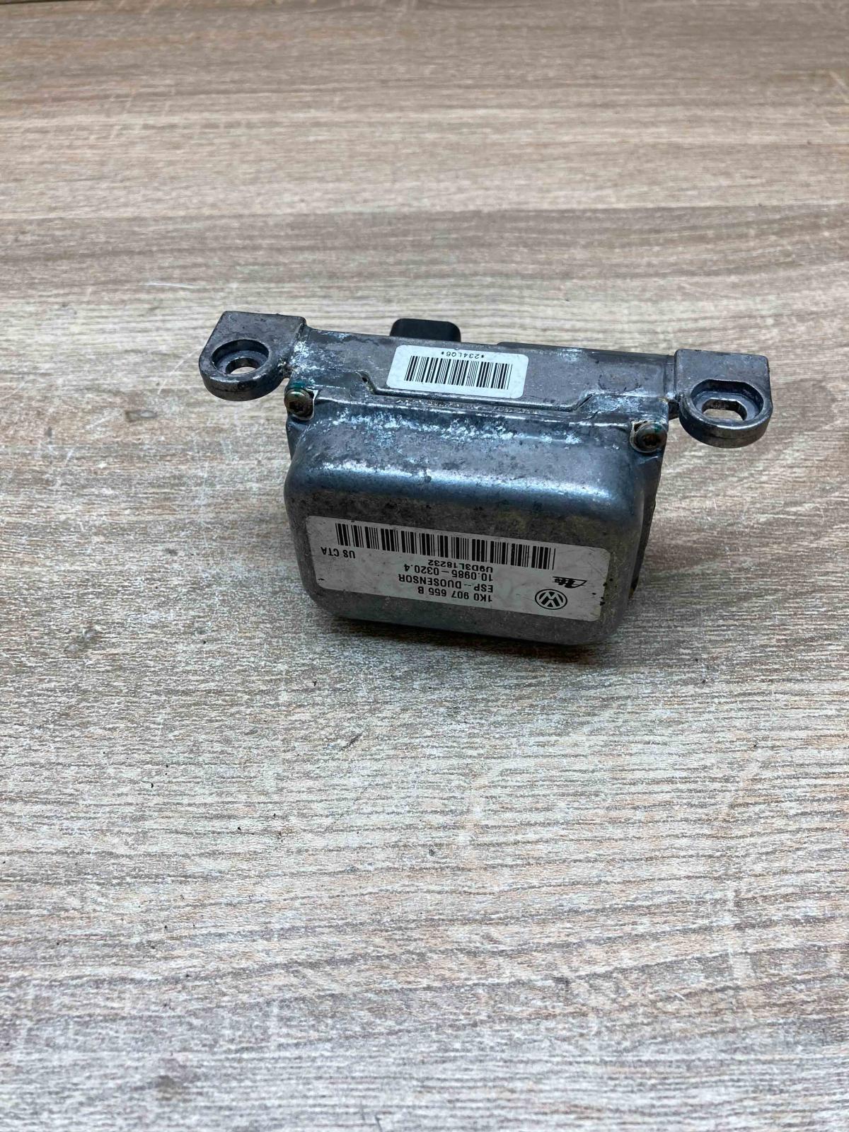 1K0907655B 100985 03204  ESP acceleration yaw rate sensor Volkswagen Touran I