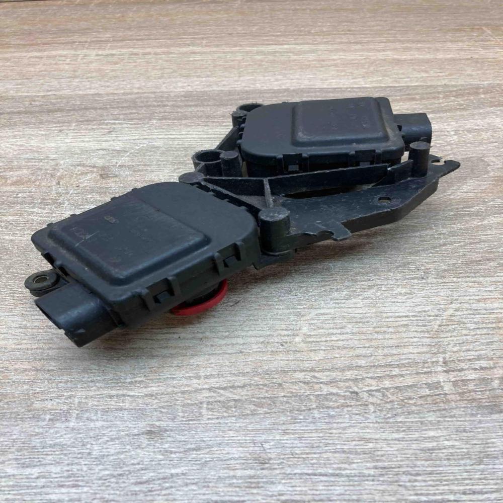 8D2820511E 0132801215  Air flap motor/actuator Volkswagen PASSAT B5.5