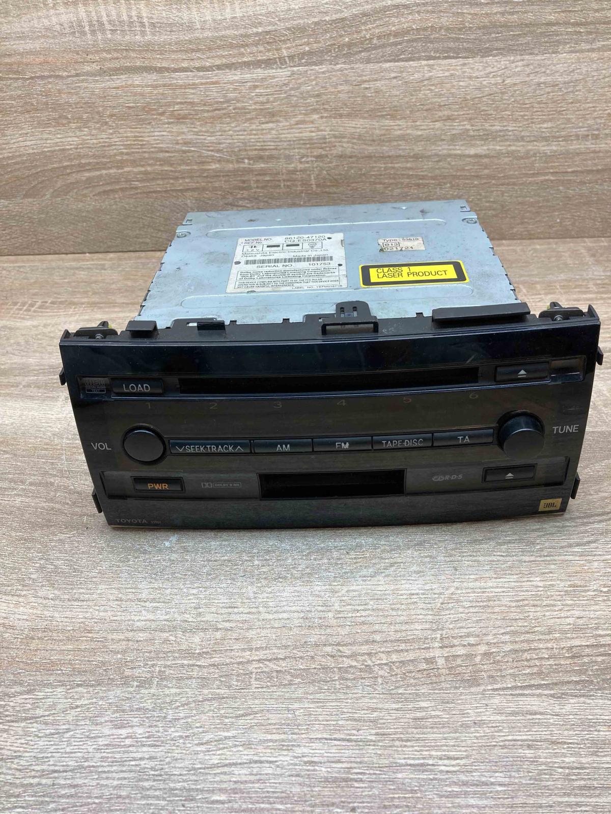86120 47120 101753  Radio/CD/DVD/GPS head unit Toyota Prius (XW20)