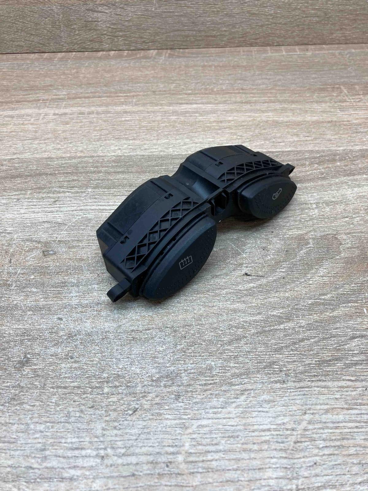 Ford Focus Air Recirculation Button   Windscreen/window heater switch Ford Focus