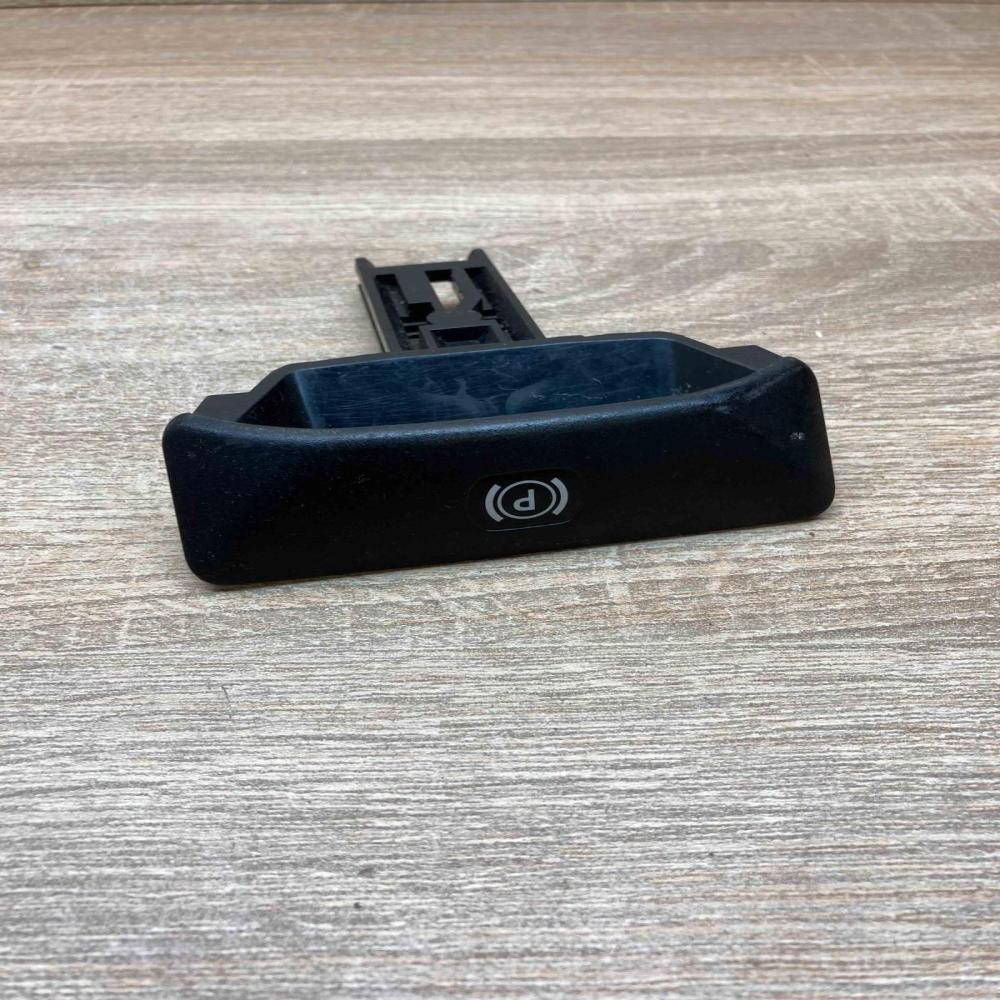 A2044270020   Hand brake release handle Mercedes-Benz C W204
