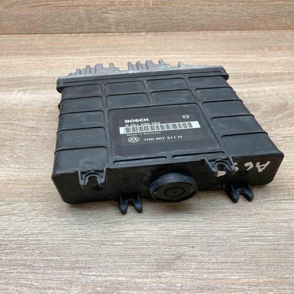 1H0907311H 0261200784  Engine control unit/module ECU Volkswagen Golf III