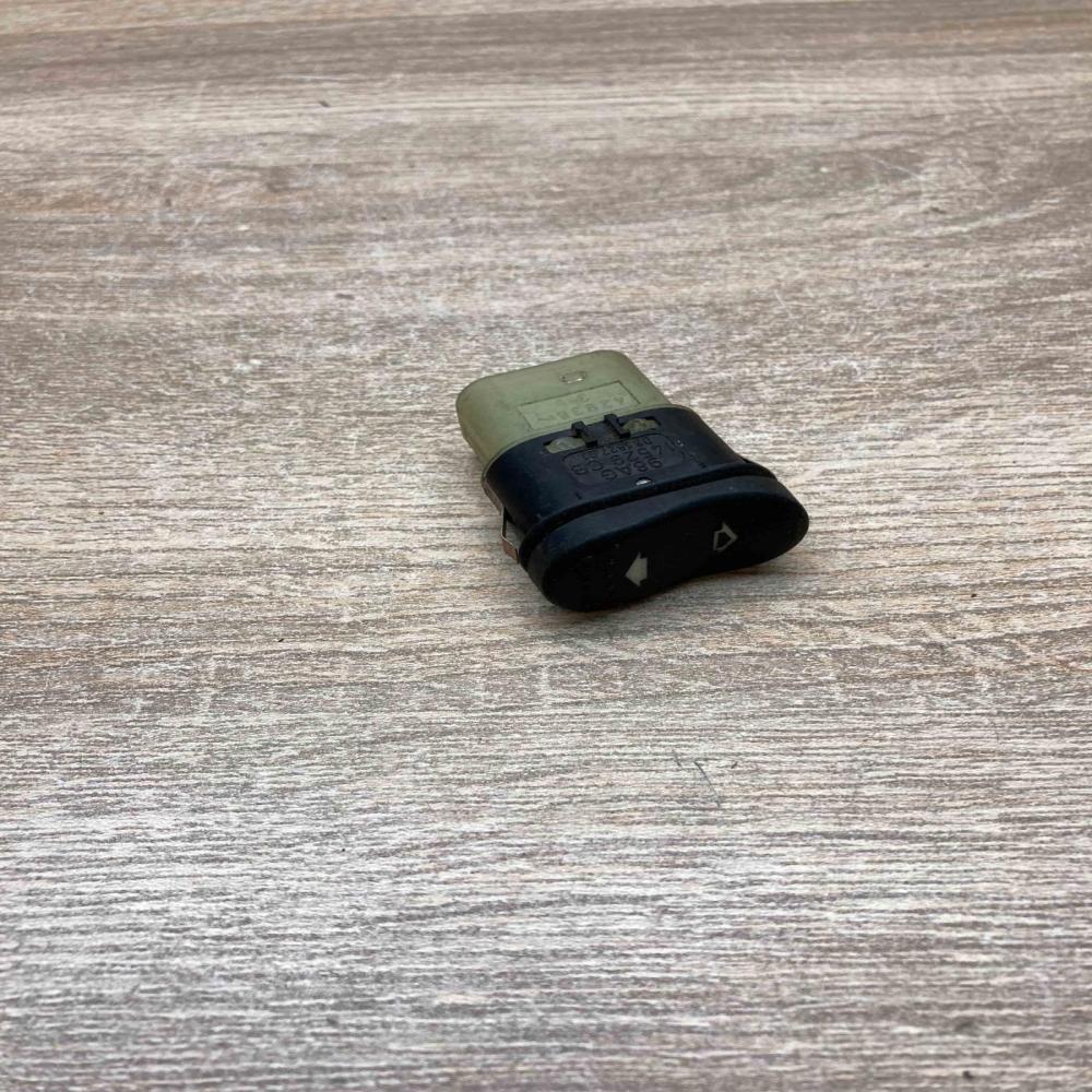 98AG 14529 CB 03162701  Electric window control switch Ford Focus