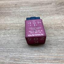 9128136 898704000  Window wiper relay Volvo S70  V70  V70 XC