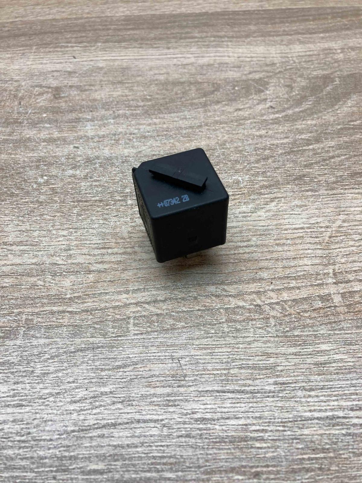 6901469   Other relay BMW 3 E36