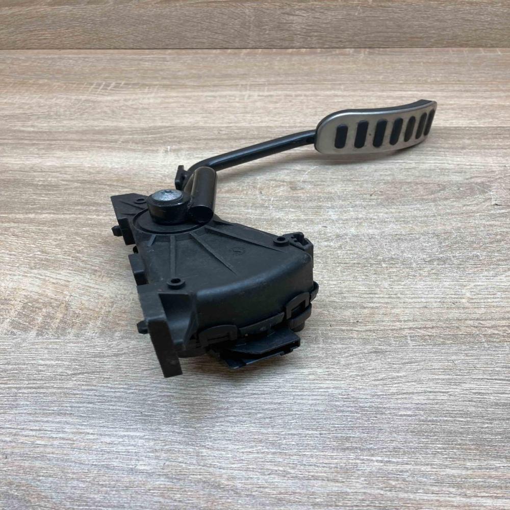 3D2723503 F30016001  Accelerator throttle pedal Volkswagen Phaeton
