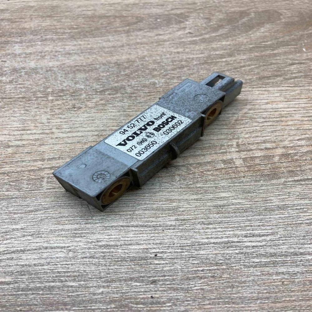 9452777 003650030602  Airbag deployment crash/impact sensor Volvo S80