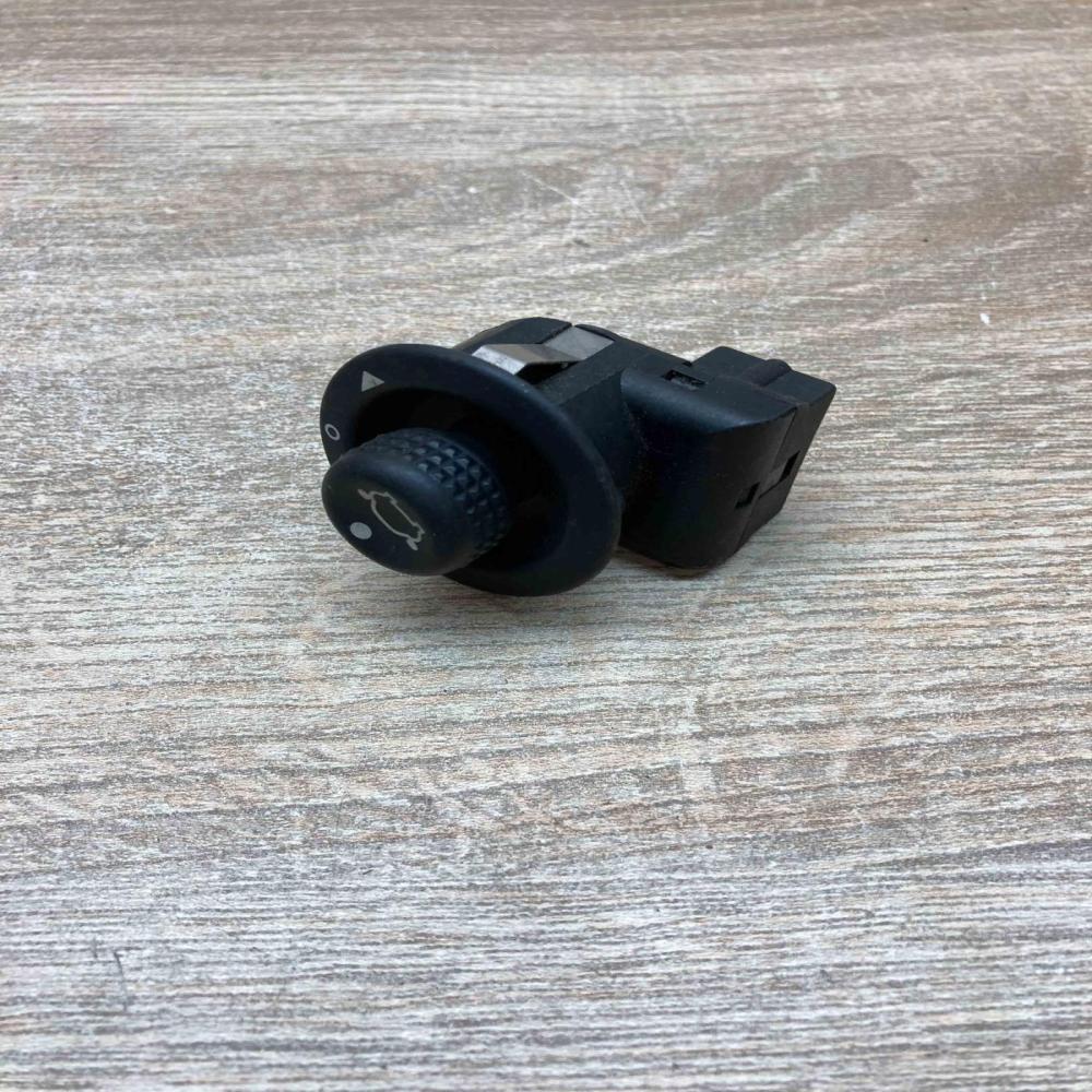 93BG 17B676 BB   Wing mirror switch Ford Fiesta